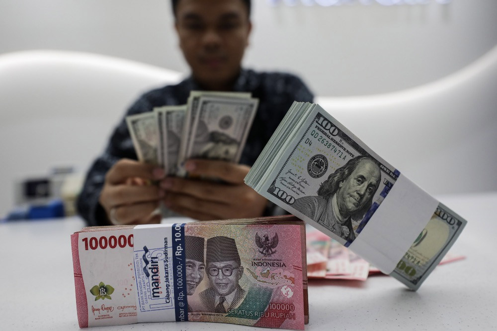 Rupiah Rp 16 Ribu per Dollar & Emas Antam Buyback Rp 228 Juta: Krisis atau Peluang Besar 2025?